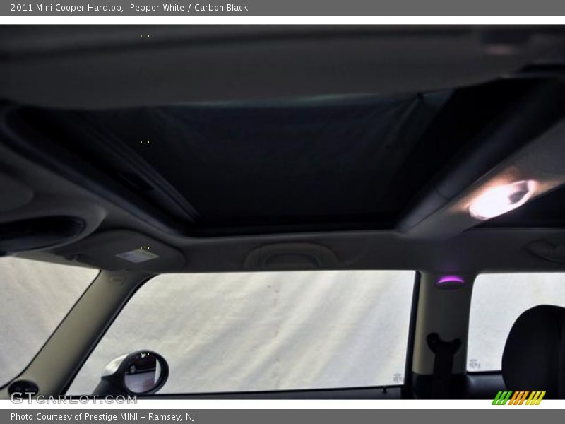 Pepper White / Carbon Black 2011 Mini Cooper Hardtop