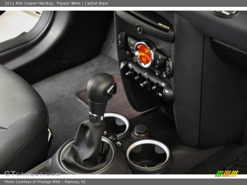 Pepper White / Carbon Black 2011 Mini Cooper Hardtop