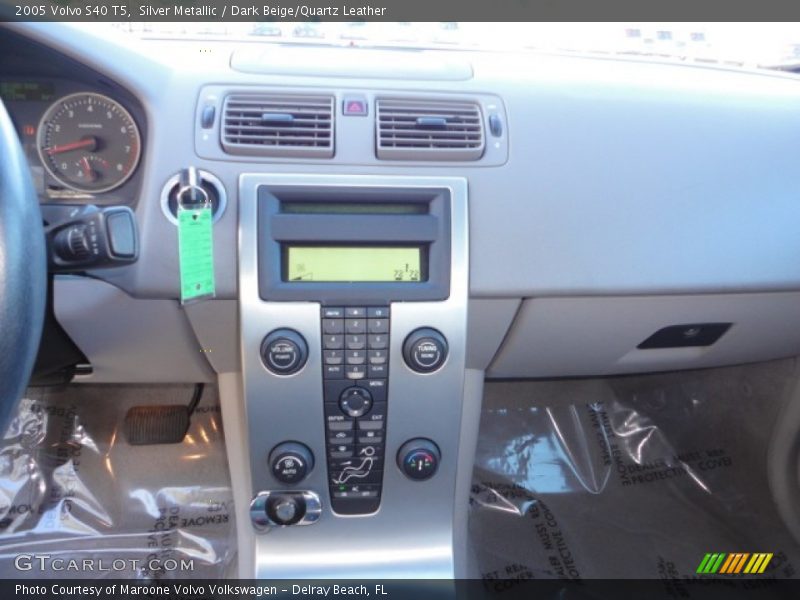 Silver Metallic / Dark Beige/Quartz Leather 2005 Volvo S40 T5