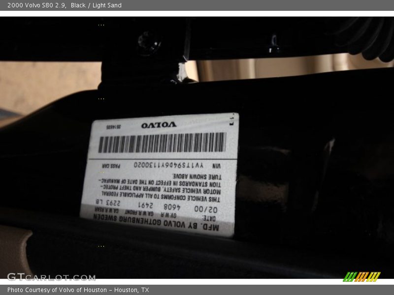 Black / Light Sand 2000 Volvo S80 2.9