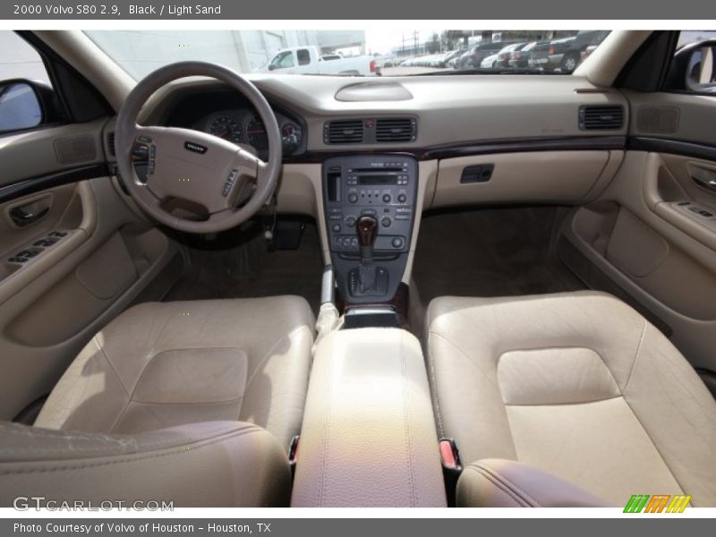 Dashboard of 2000 S80 2.9