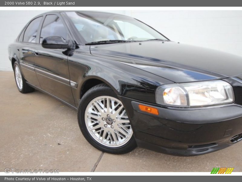Black / Light Sand 2000 Volvo S80 2.9