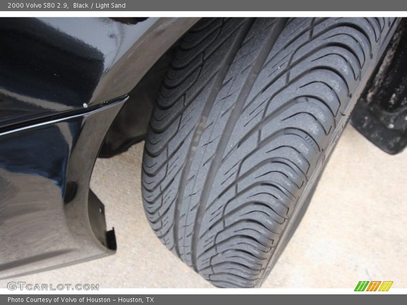 Black / Light Sand 2000 Volvo S80 2.9
