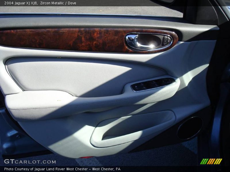 Zircon Metallic / Dove 2004 Jaguar XJ XJ8