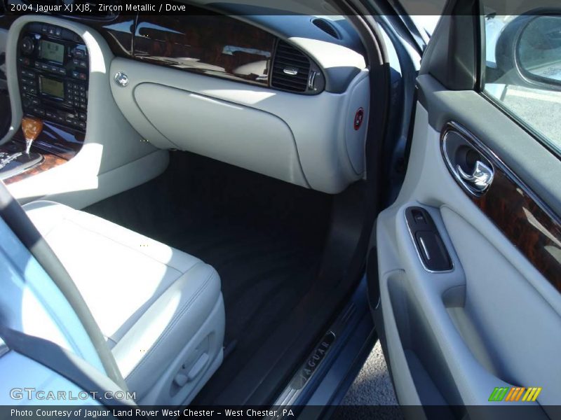 Zircon Metallic / Dove 2004 Jaguar XJ XJ8