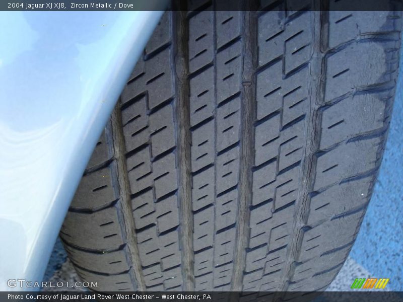 Zircon Metallic / Dove 2004 Jaguar XJ XJ8