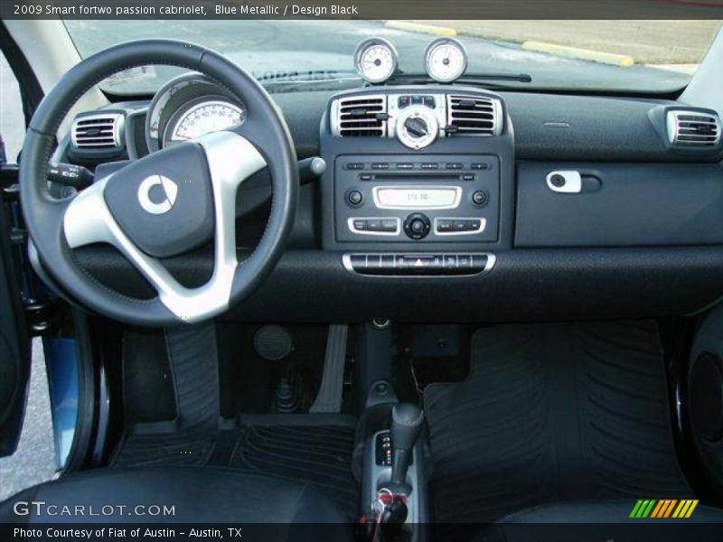 Dashboard of 2009 fortwo passion cabriolet