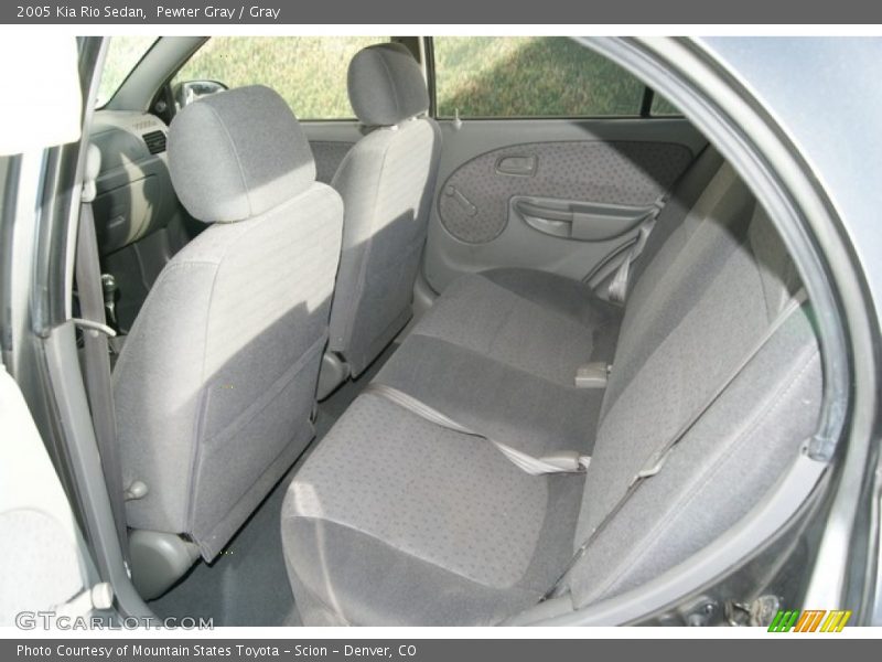  2005 Rio Sedan Gray Interior