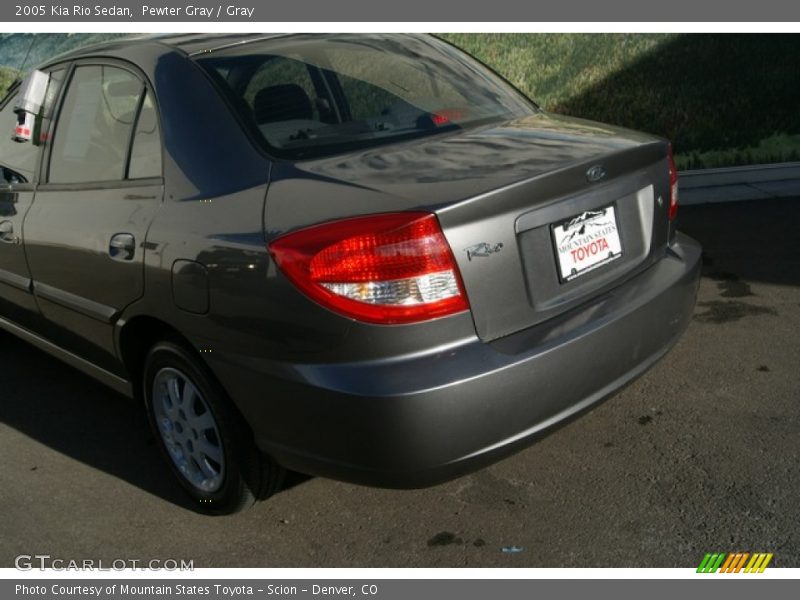 Pewter Gray / Gray 2005 Kia Rio Sedan