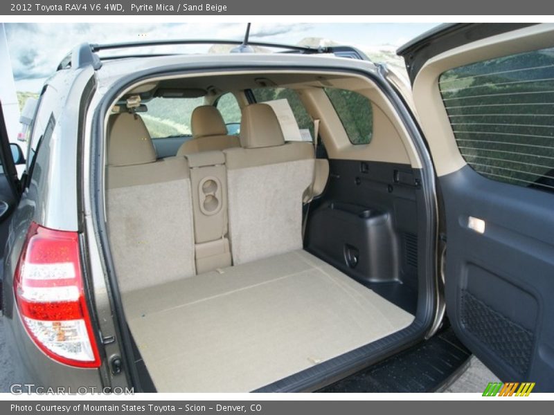  2012 RAV4 V6 4WD Trunk