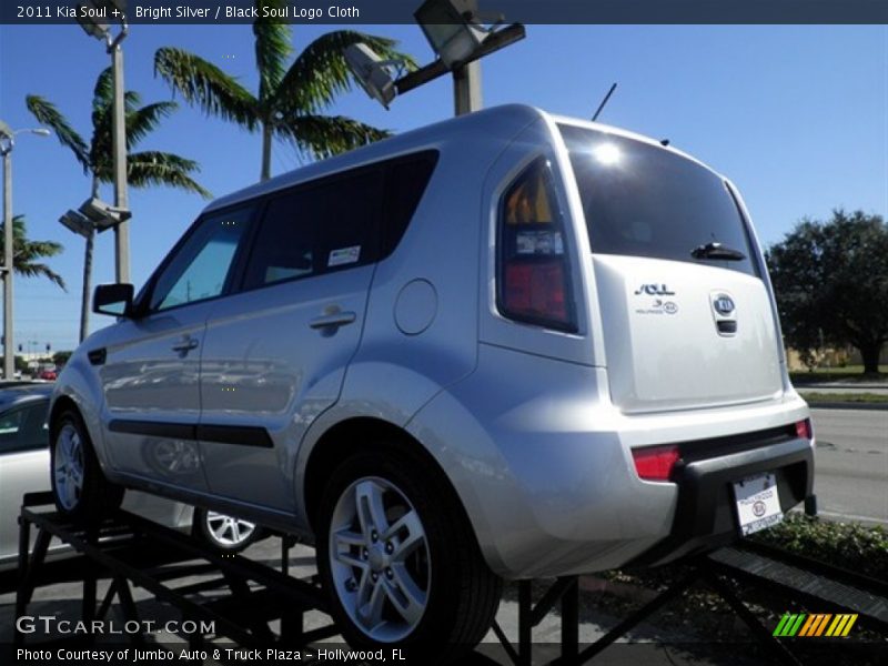Bright Silver / Black Soul Logo Cloth 2011 Kia Soul +