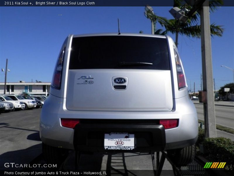 Bright Silver / Black Soul Logo Cloth 2011 Kia Soul +
