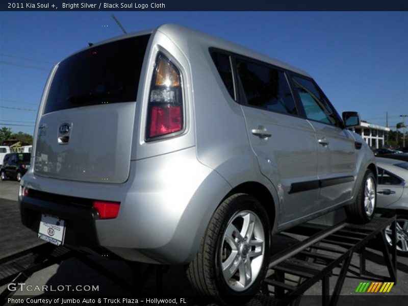 Bright Silver / Black Soul Logo Cloth 2011 Kia Soul +