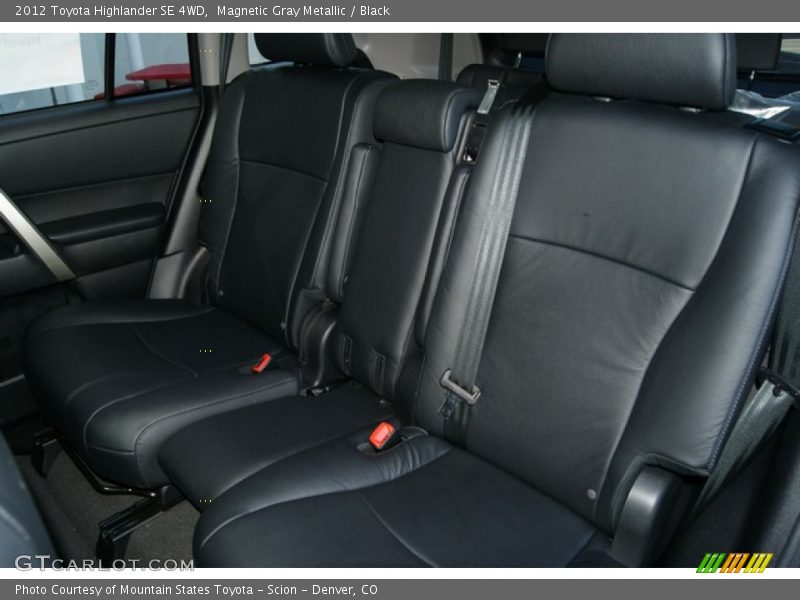 Magnetic Gray Metallic / Black 2012 Toyota Highlander SE 4WD