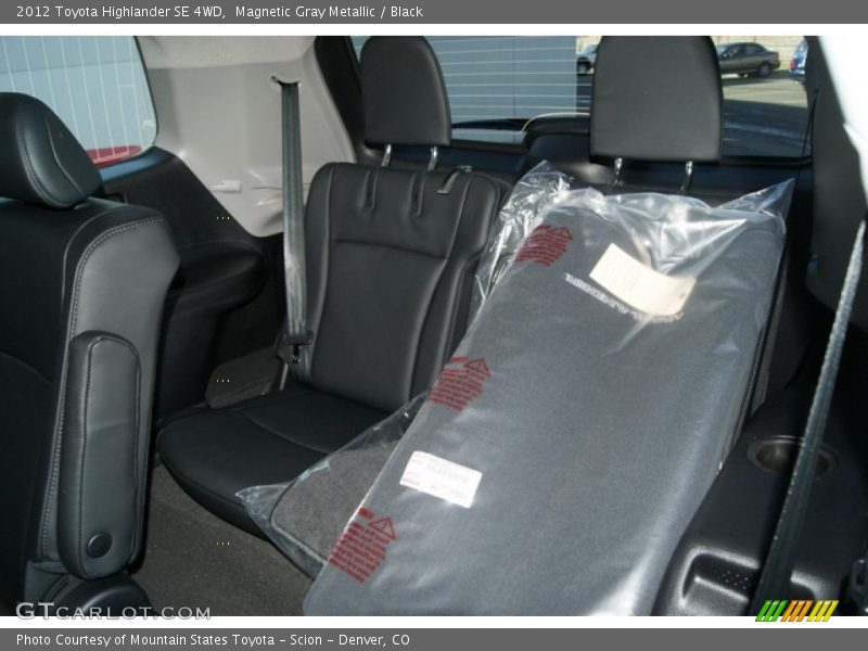 Magnetic Gray Metallic / Black 2012 Toyota Highlander SE 4WD