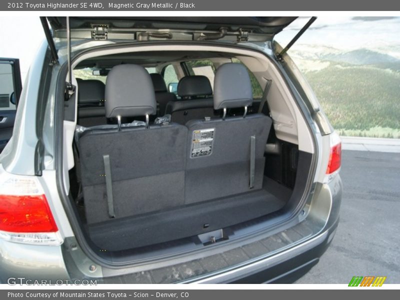 Magnetic Gray Metallic / Black 2012 Toyota Highlander SE 4WD