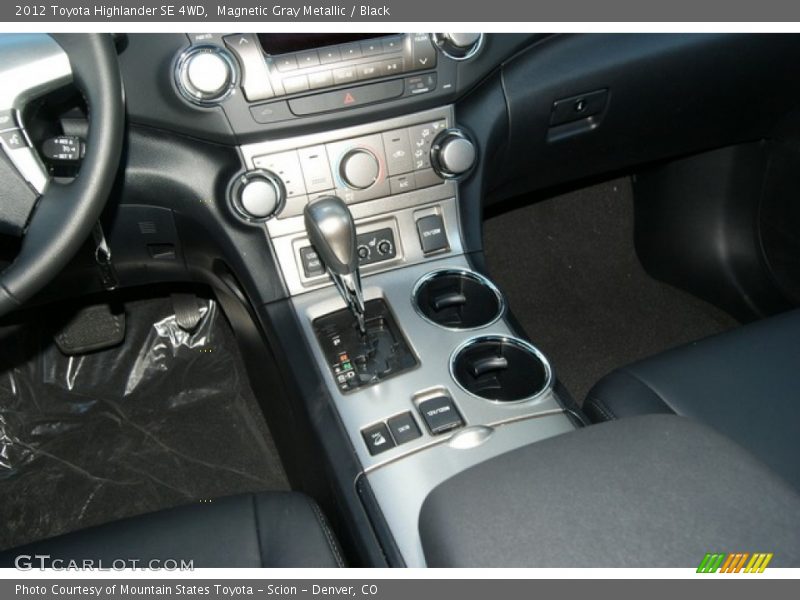 Magnetic Gray Metallic / Black 2012 Toyota Highlander SE 4WD