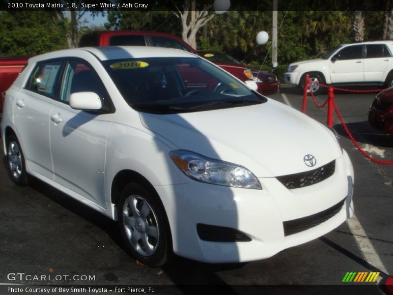 Super White / Ash Gray 2010 Toyota Matrix 1.8