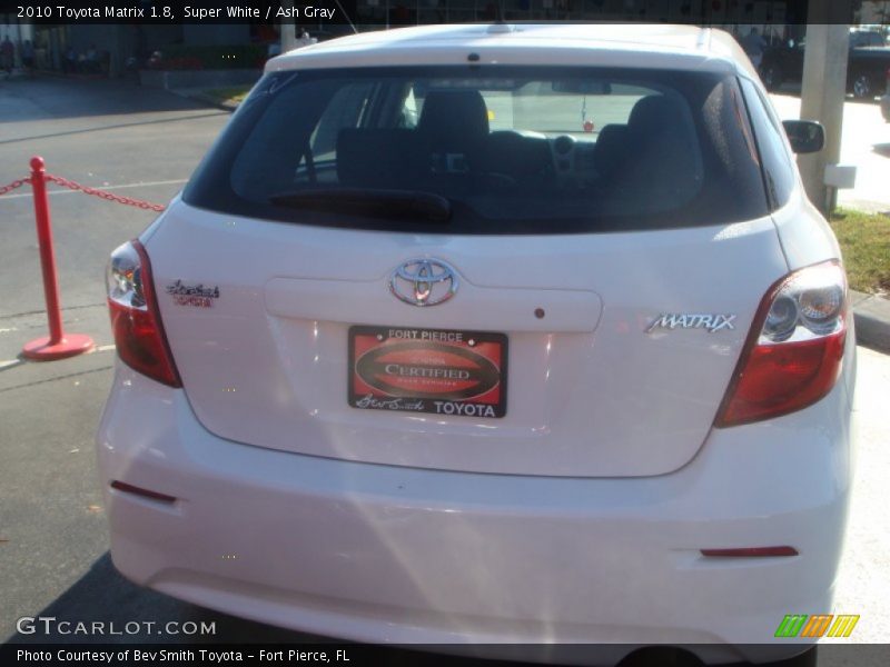 Super White / Ash Gray 2010 Toyota Matrix 1.8