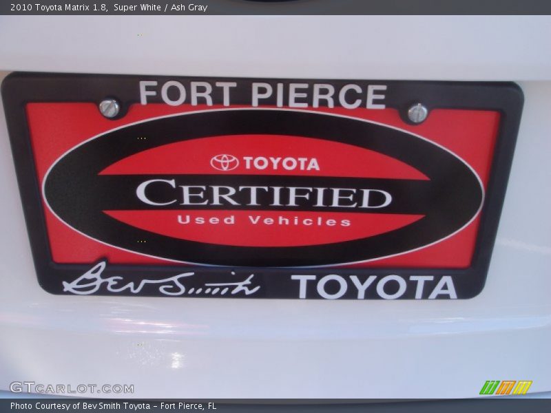 Super White / Ash Gray 2010 Toyota Matrix 1.8