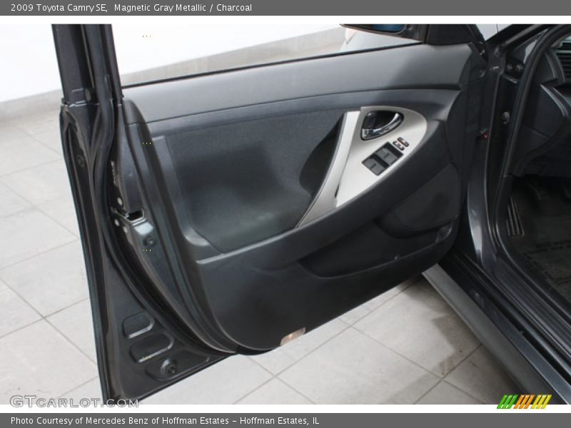 Magnetic Gray Metallic / Charcoal 2009 Toyota Camry SE