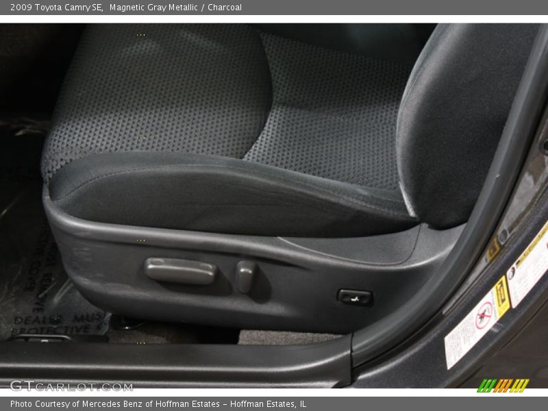 Magnetic Gray Metallic / Charcoal 2009 Toyota Camry SE