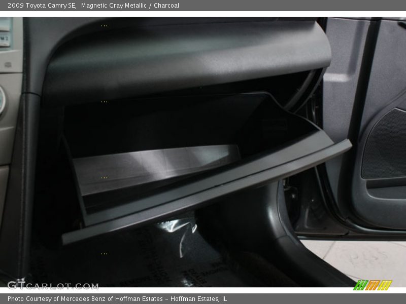 Magnetic Gray Metallic / Charcoal 2009 Toyota Camry SE