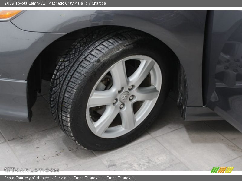 Magnetic Gray Metallic / Charcoal 2009 Toyota Camry SE