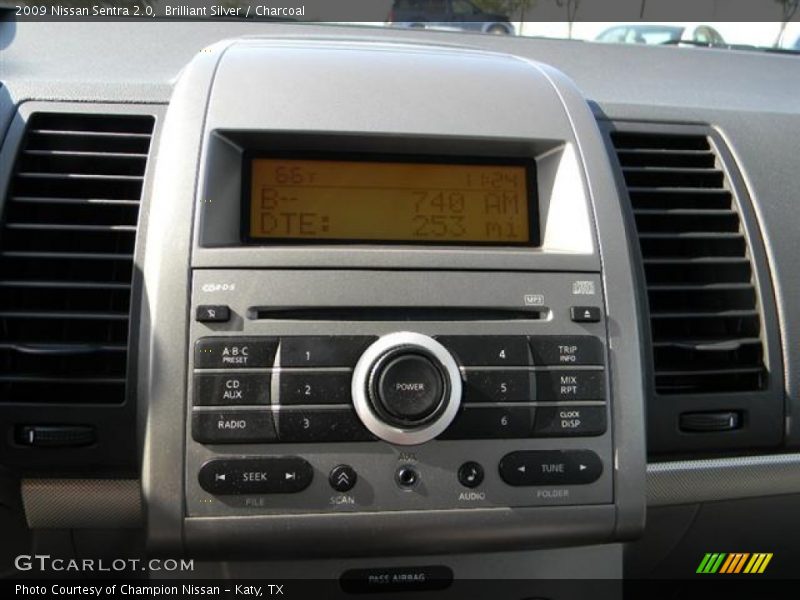 Brilliant Silver / Charcoal 2009 Nissan Sentra 2.0
