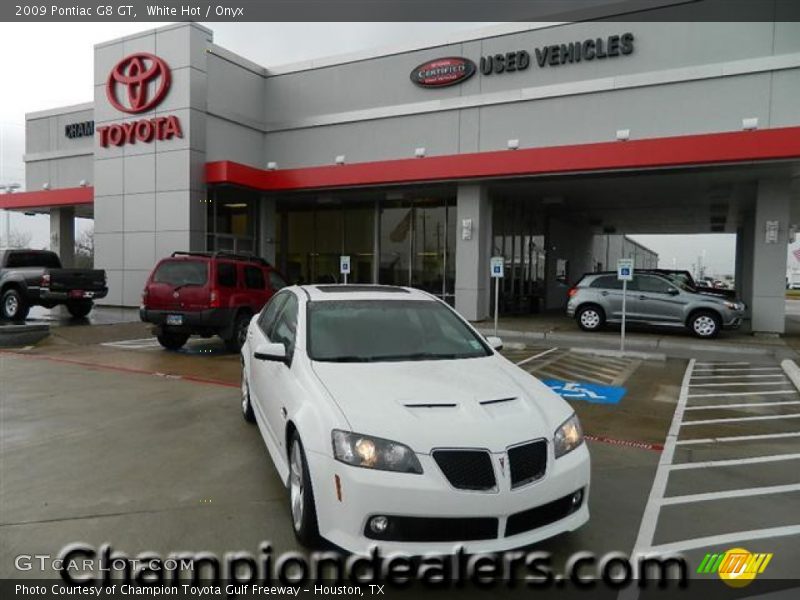 White Hot / Onyx 2009 Pontiac G8 GT