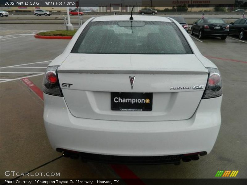 White Hot / Onyx 2009 Pontiac G8 GT