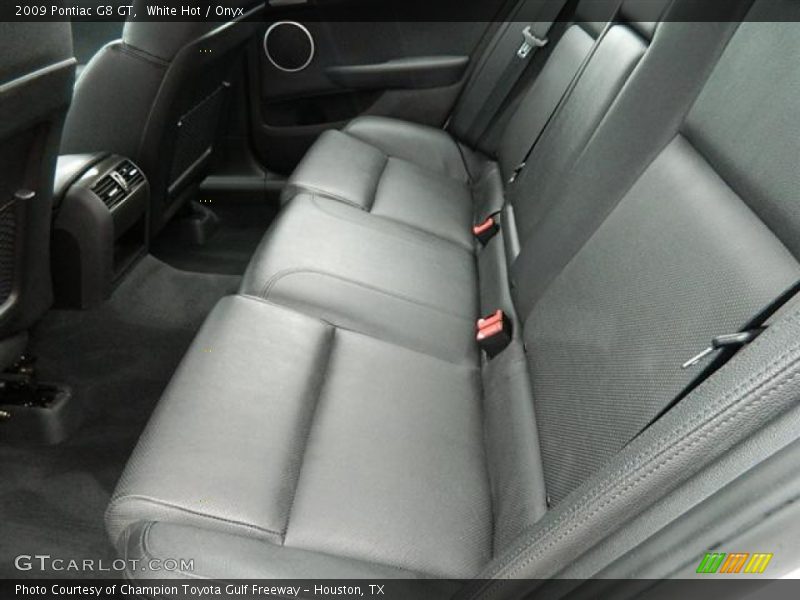 White Hot / Onyx 2009 Pontiac G8 GT
