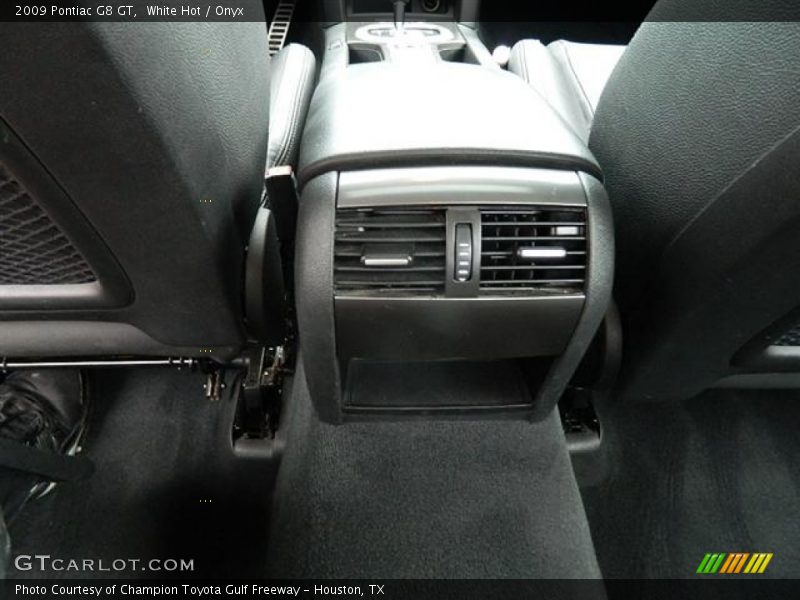 White Hot / Onyx 2009 Pontiac G8 GT
