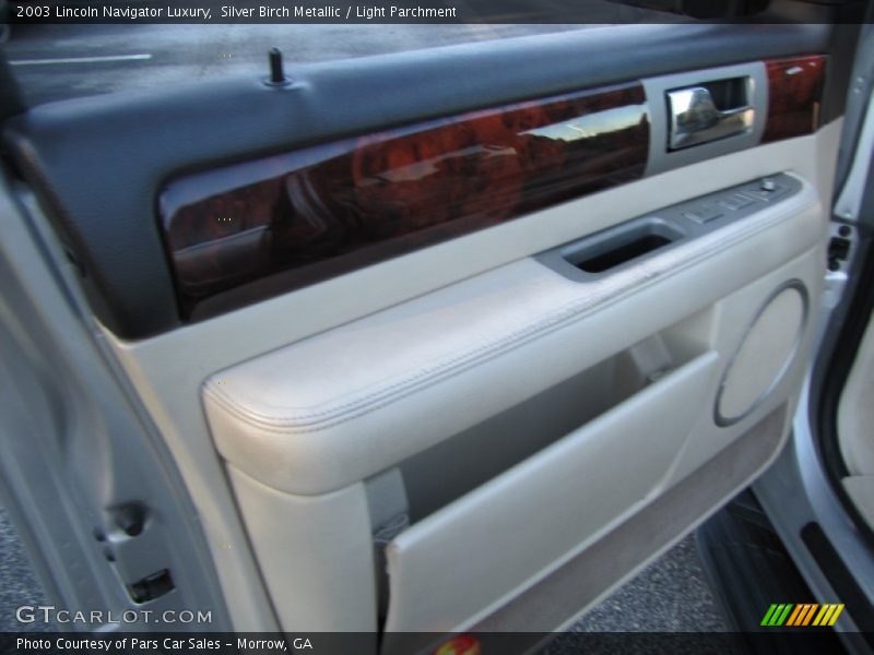 Silver Birch Metallic / Light Parchment 2003 Lincoln Navigator Luxury