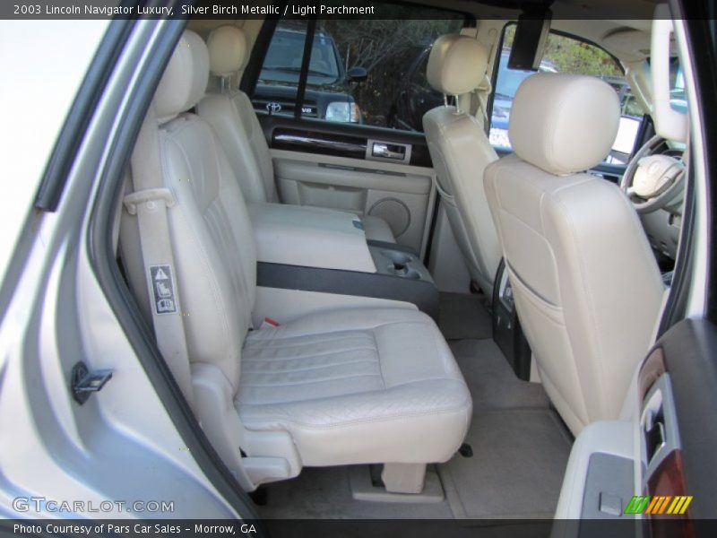 Silver Birch Metallic / Light Parchment 2003 Lincoln Navigator Luxury