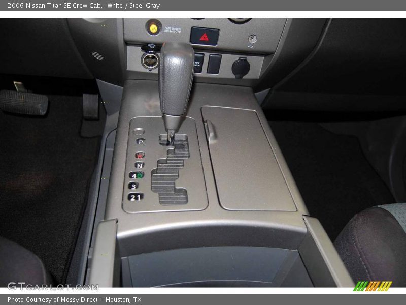 White / Steel Gray 2006 Nissan Titan SE Crew Cab