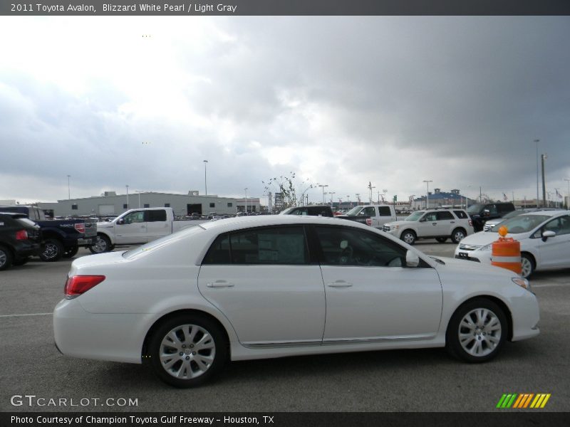 Blizzard White Pearl / Light Gray 2011 Toyota Avalon