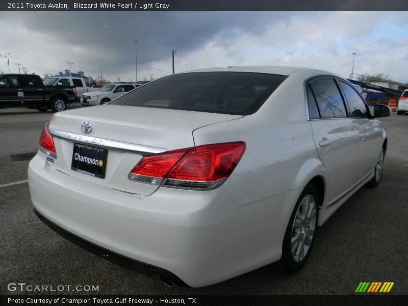 Blizzard White Pearl / Light Gray 2011 Toyota Avalon