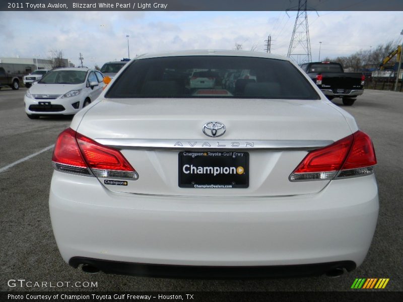 Blizzard White Pearl / Light Gray 2011 Toyota Avalon