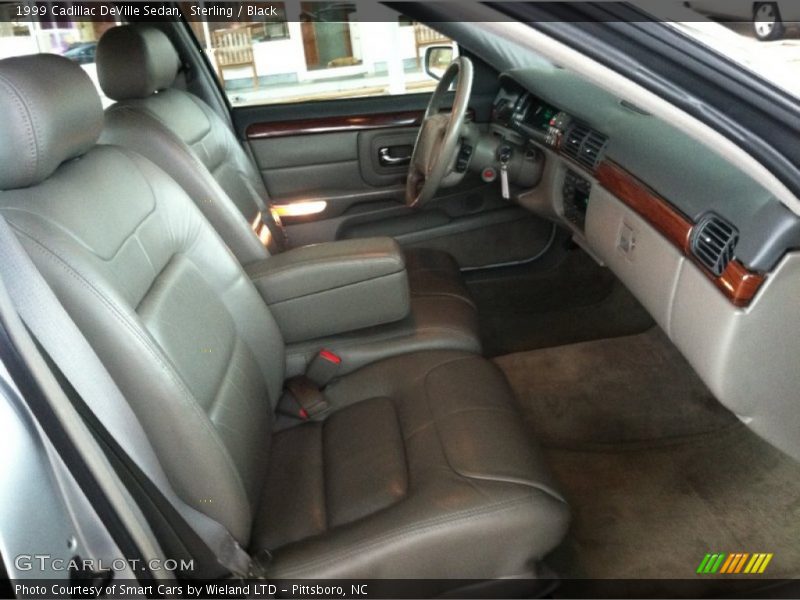 Sterling / Black 1999 Cadillac DeVille Sedan