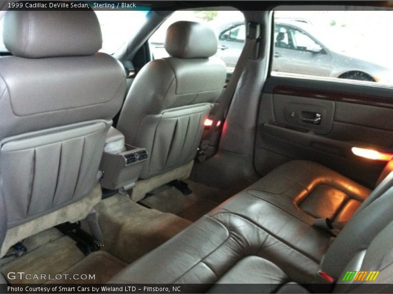 Sterling / Black 1999 Cadillac DeVille Sedan