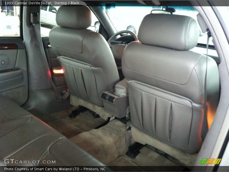 Sterling / Black 1999 Cadillac DeVille Sedan