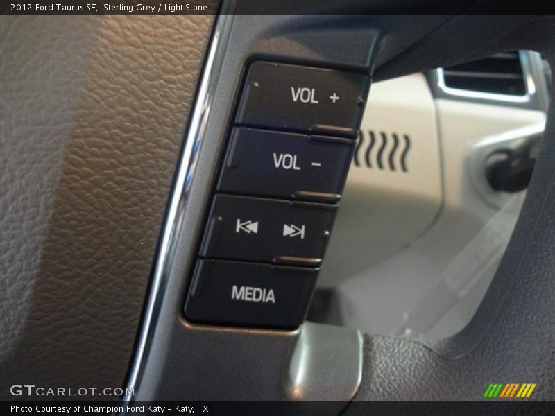 Controls of 2012 Taurus SE