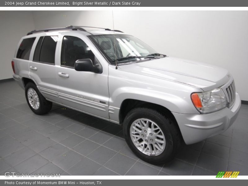 Front 3/4 View of 2004 Grand Cherokee Limited