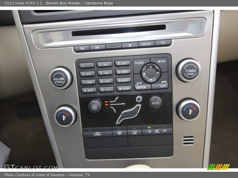 Controls of 2011 XC60 3.2