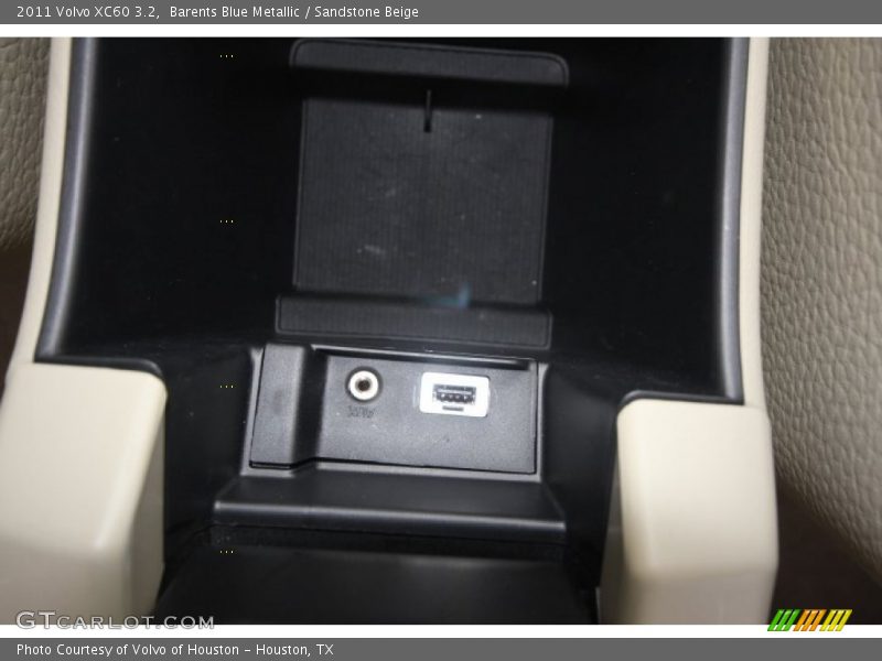 Barents Blue Metallic / Sandstone Beige 2011 Volvo XC60 3.2
