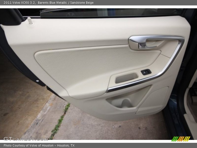 Barents Blue Metallic / Sandstone Beige 2011 Volvo XC60 3.2