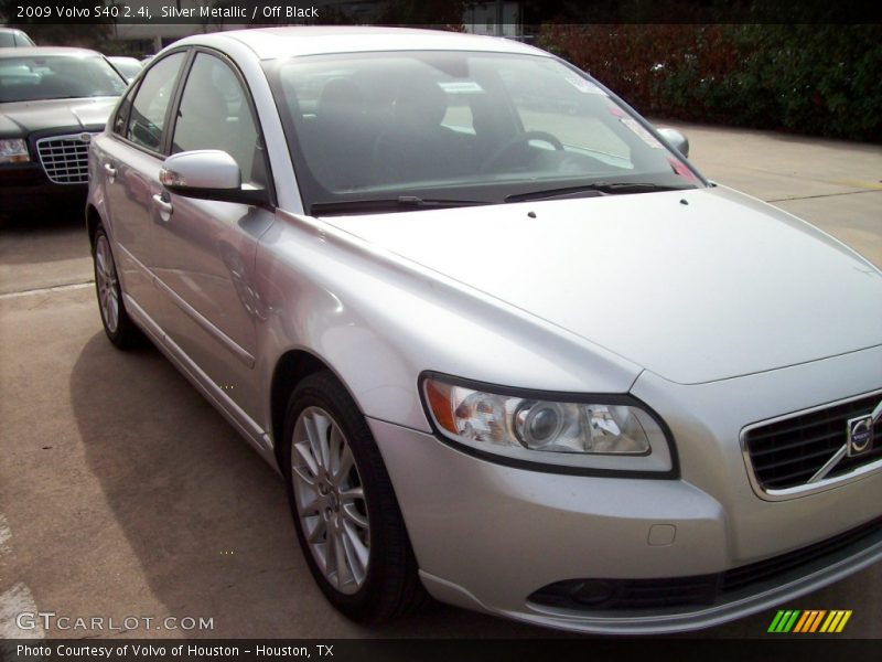 Silver Metallic / Off Black 2009 Volvo S40 2.4i