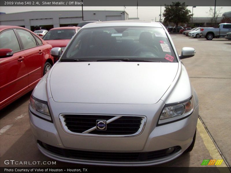 Silver Metallic / Off Black 2009 Volvo S40 2.4i