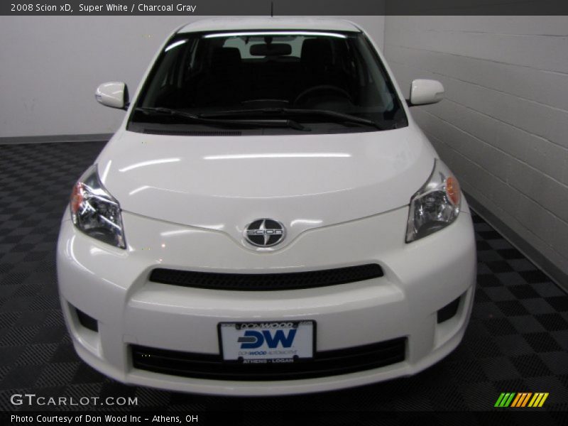 Super White / Charcoal Gray 2008 Scion xD